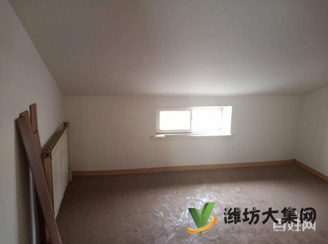 濰棉新樓四樓帶閣樓86平簡裝兩室66萬可議
