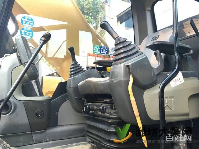 卡特320D二手挖掘機(jī)，車況精品，支持按揭包送