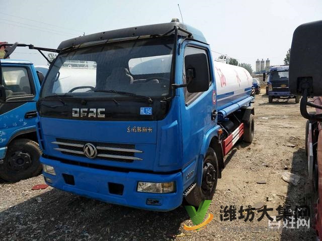 廠家直銷5噸東風(fēng)多利卡灑水車    可用于城市道路