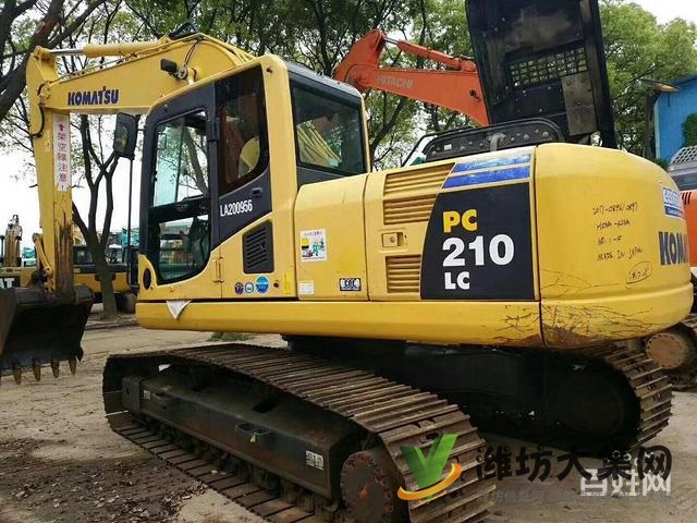 原版進(jìn)口小松210-8挖掘機(jī)動(dòng)力強(qiáng)超低價(jià)出售