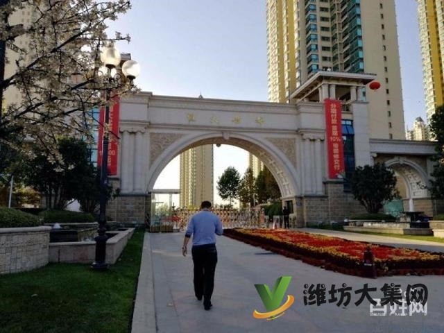 大觀天下近 市府東南精裝大四室全景觀湖 采光好價格