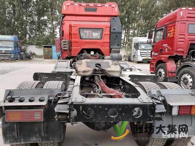 轉(zhuǎn)讓15年二手解放牽引車國(guó)4雙導(dǎo)單驅(qū)420馬力