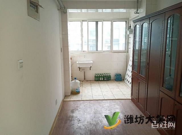 濰棉新樓四樓帶閣樓86平簡裝兩室66萬可議