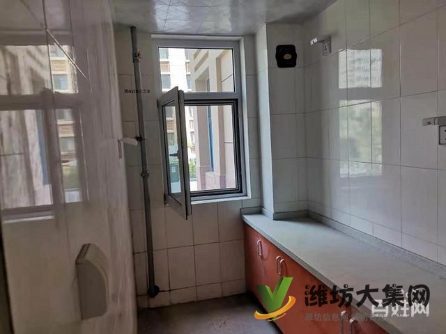 華都頤年園一樓帶院三室兩廳精裝修家具家電齊全雙氣供暖1400