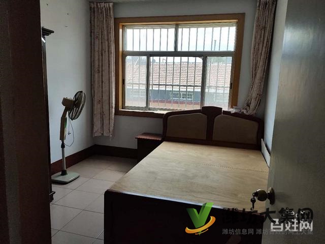 泰華附近小東場(chǎng)家屬院精裝3室2樓帶家具家電出租