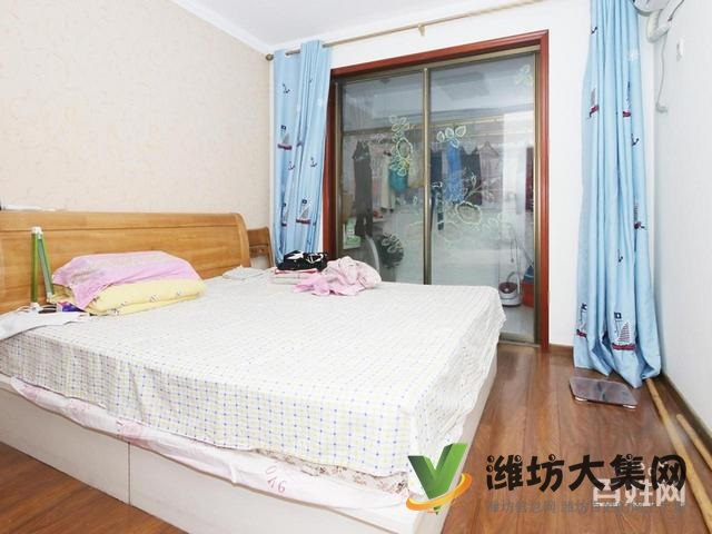 佳樂家近 多層一樓 精裝三室 客廳帶大窗戶 位置交通便利