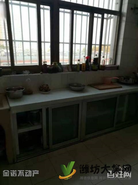 秋實(shí)小區(qū) 150平大三室 南北通透 帶車庫(kù)