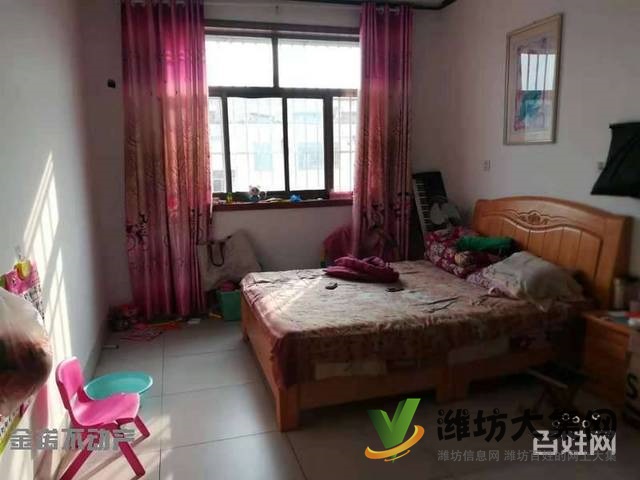 秋實(shí)小區(qū) 150平大三室 南北通透 帶車庫(kù)