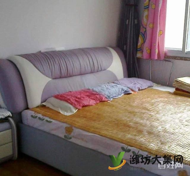 白浪河畔桐蔭小區(qū)單位房多層一樓101平精裝3室