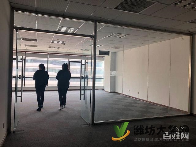 萬達A座 南向?qū)懽謽?帶隔斷 精裝修