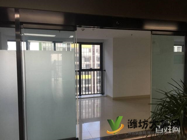 陽光100純寫字樓 兩臺空調(diào)帶獨(dú)立辦公室與部分辦公家具