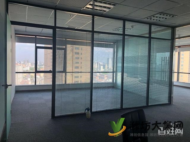 萬達A座 南向?qū)懽謽?帶隔斷 精裝修