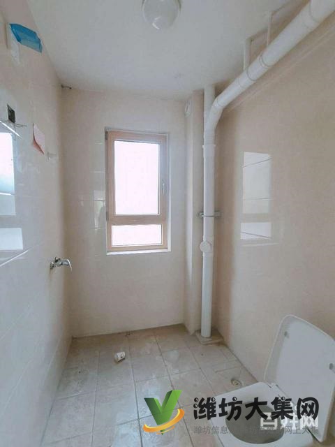 玫瑰公館一樓帶大院！送城市會客廳！三居，更名貸款，