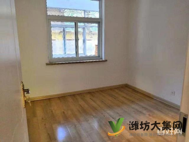 冠華小區(qū)1樓帶院南開門兩室  精裝修僅售52萬