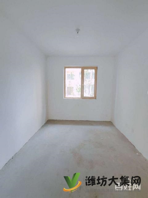 玫瑰公館一樓帶大院！送城市會客廳！三居，更名貸款，