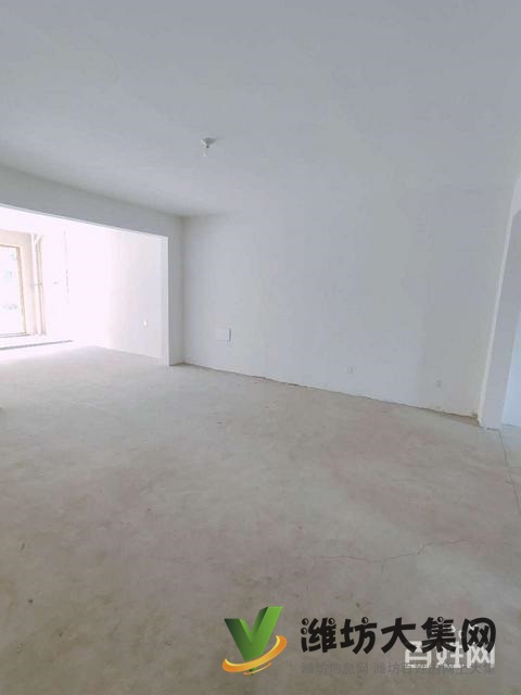 玫瑰公館一樓帶大院！送城市會客廳！三居，更名貸款，