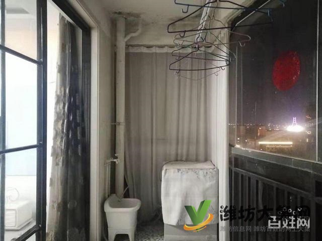 此房為結(jié)婚準(zhǔn)備，舒適三室，精裝修，現(xiàn)因換大房，找有