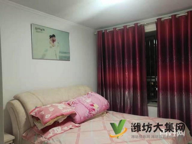 此房為結(jié)婚準(zhǔn)備，舒適三室，精裝修，現(xiàn)因換大房，找有