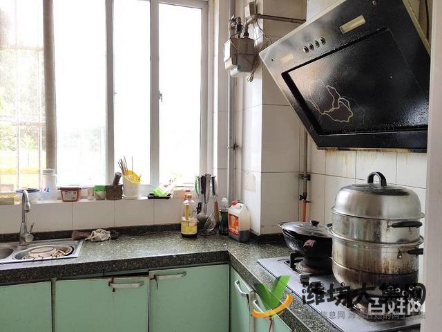 市北區(qū)中央世家3樓118平 三室兩廳 精裝 送30