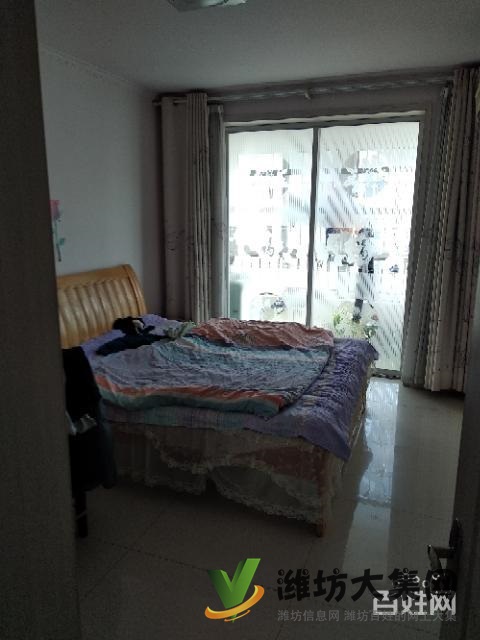 濰水藍(lán)灣三室兩廳精裝干凈手續(xù)齊全可以貸款