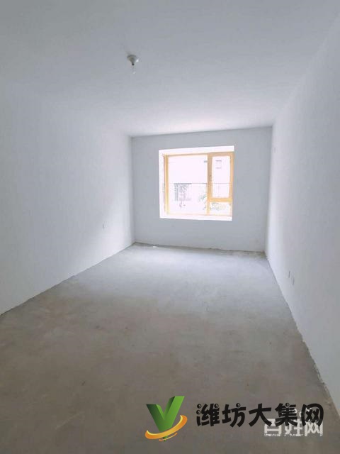 玫瑰公館一樓帶大院！送城市會客廳！三居，更名貸款，