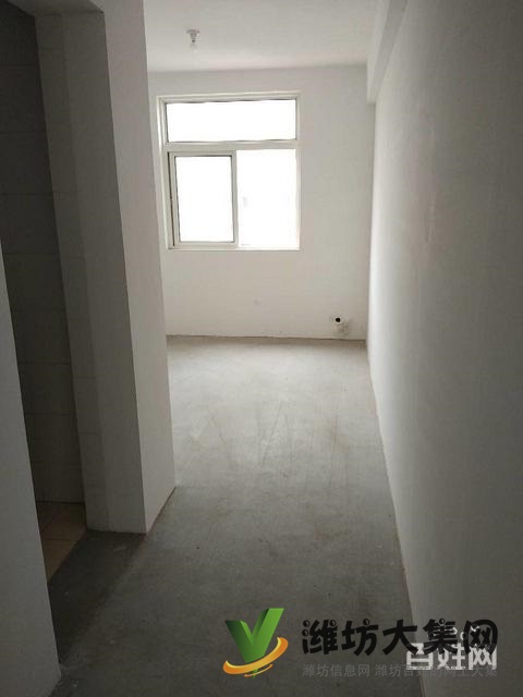 真賤，便宜124平大三室，龍泉太 陽城，送地下室，