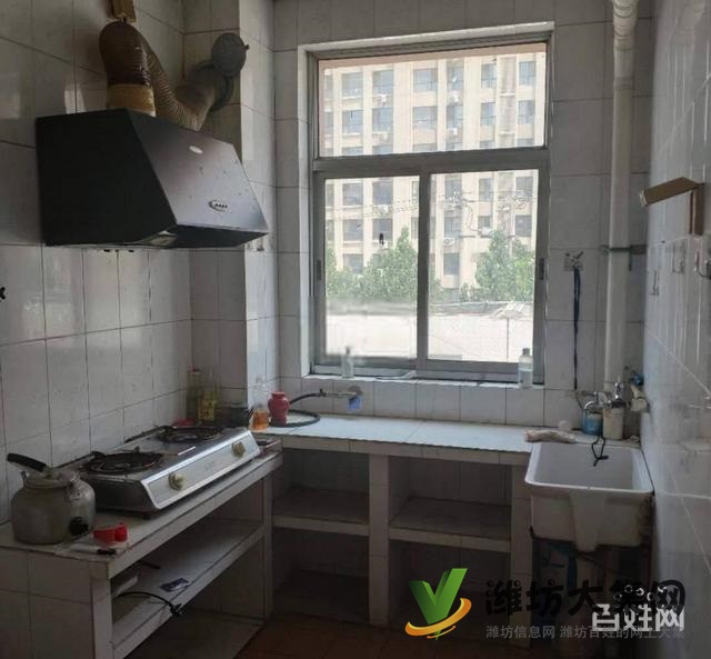 光明小區(qū)多層三樓125平簡裝三室81萬可議