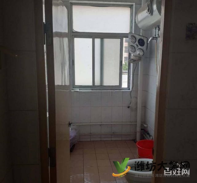 光明小區(qū)多層三樓125平簡裝三室81萬可議