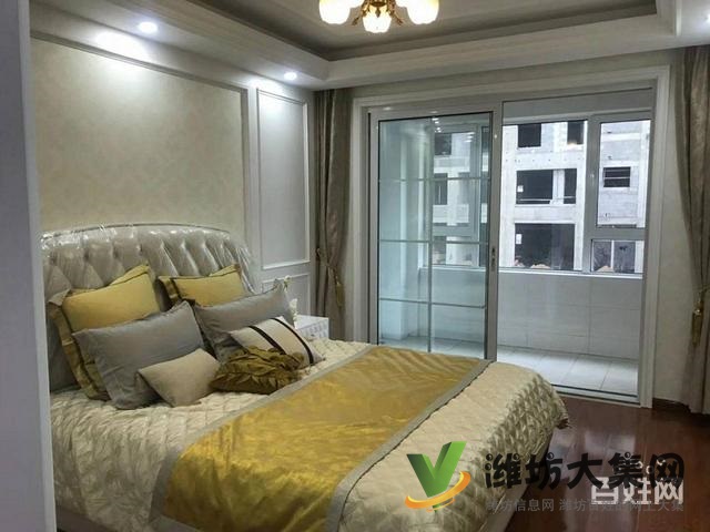 濰城區(qū)政府近 凡爾賽麗都 朝陽大客廳 68萬一套