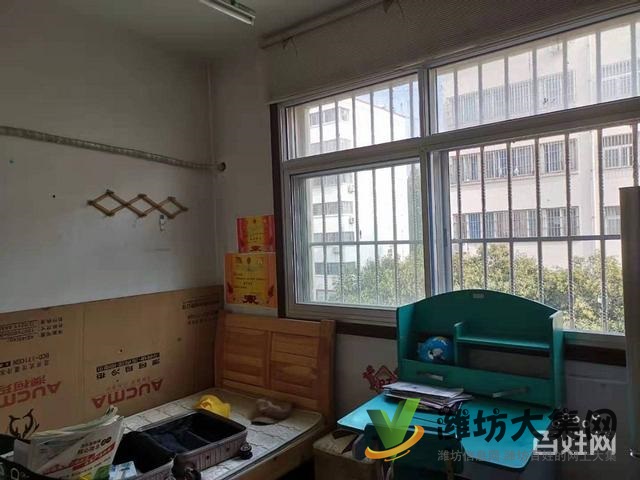 現(xiàn)代小區(qū)東門口 2樓86平小三室 送儲(chǔ)藏室 51.9萬火急急新惠