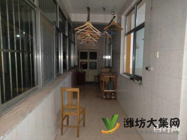 一實(shí)小近佳樂(lè)家 城市經(jīng)典旁 帶車(chē)庫(kù)有地下室 家具家