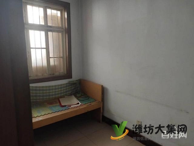 城北供銷(xiāo)社家屬院精裝1樓帶院帶家具低.價(jià)出租