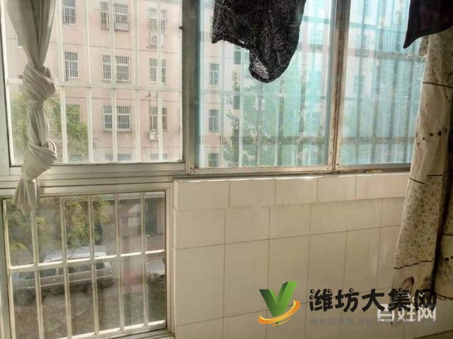 秋實(shí)小區(qū) 精裝 好樓層 適合老年人居住 帶車庫僅售