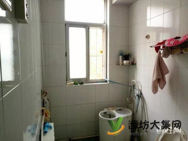 秋實(shí)小區(qū) 精裝 好樓層 適合老年人居住 帶車庫僅售