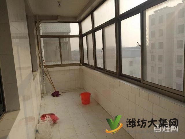 濰坊醫(yī)學院南鄰興旺花園4樓146平米毛坯帶地下室急售5225