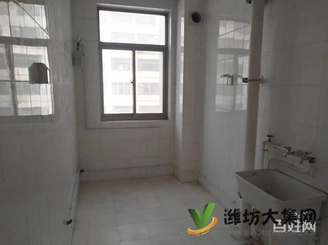 濰坊醫(yī)學院南鄰興旺花園4樓146平米毛坯帶地下室急售5225