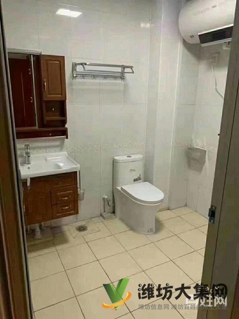 一樓帶院 145平魯豐錦繡花園 精裝 三室兩廳兩衛(wèi)