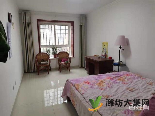 一樓帶院 145平魯豐錦繡花園 精裝 三室兩廳兩衛(wèi)