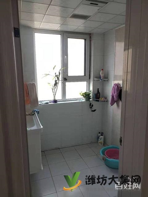 巨能嘉園 精裝修 16樓137平帶儲(chǔ)藏室 99.8萬