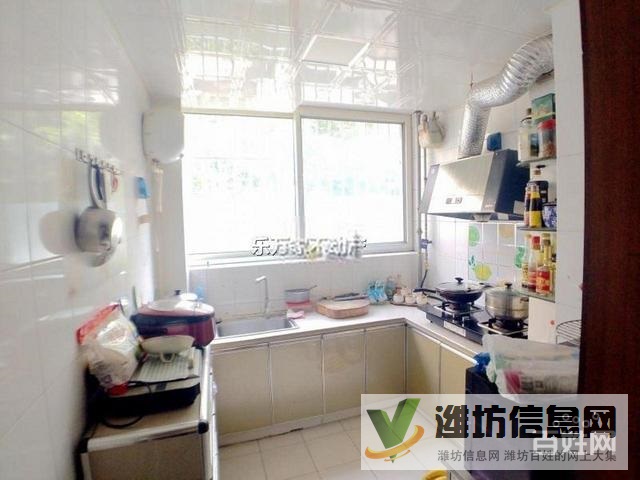 一樓帶院98平方萬達(dá)近恒泰園多層一樓帶院子三室出稅