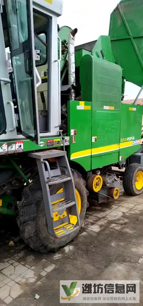 轉(zhuǎn)讓17年三行玉米收割機(jī)