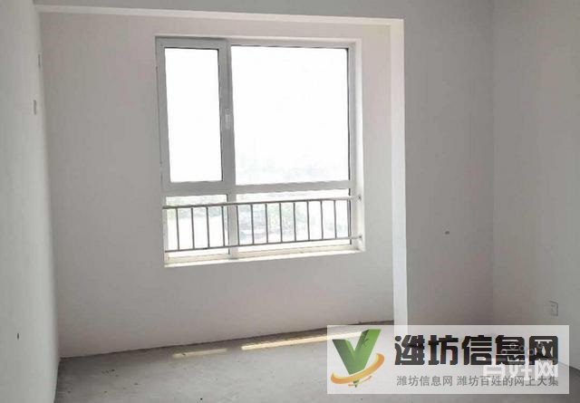 濰縣中路榮府小區(qū) 143平 客廳朝陽(yáng)三室朝陽(yáng) 毛坯