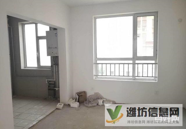 濰縣中路榮府小區(qū) 143平 客廳朝陽(yáng)三室朝陽(yáng) 毛坯