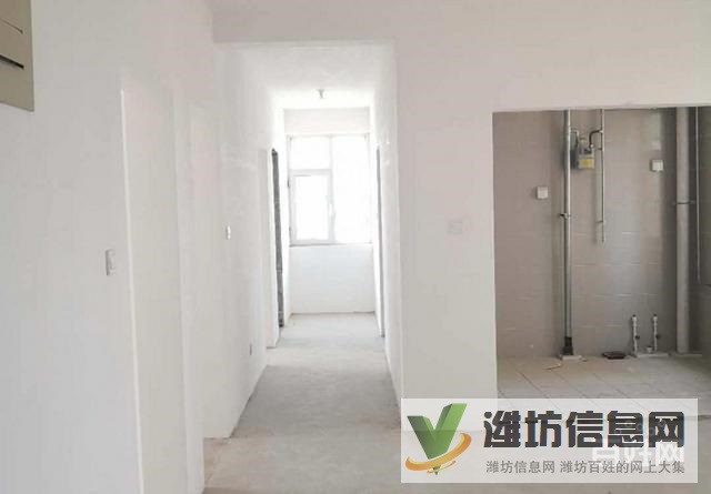 濰縣中路榮府小區(qū) 143平 客廳朝陽(yáng)三室朝陽(yáng) 毛坯