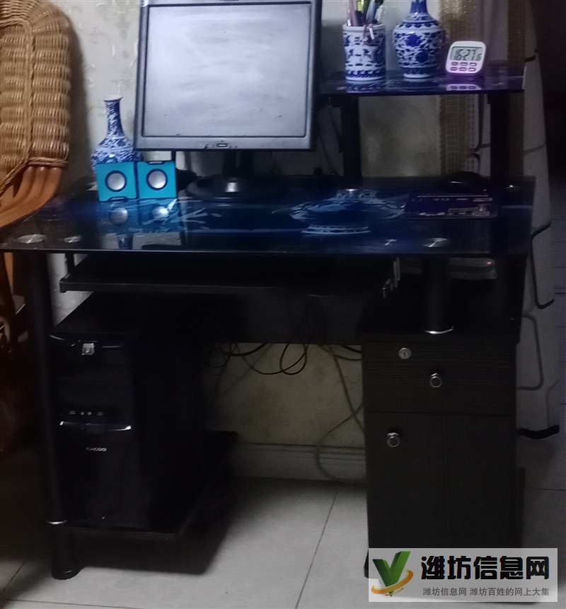 電腦桌子處理一張。全新。148元。