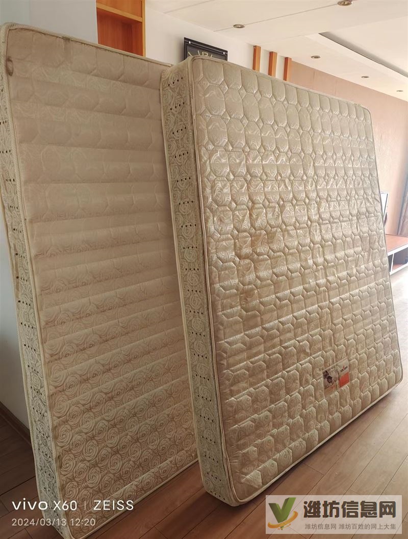 二手床墊（2個(gè)）、抽油煙機(jī)1個(gè)、爐灶1個(gè)